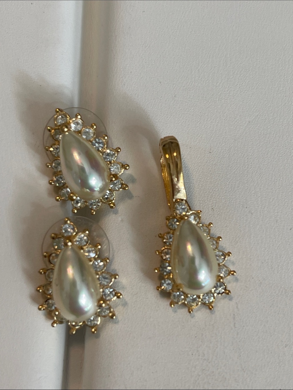 Vintage Roman Gold Tone Faux Pearl & Rhinestone Pendant & Earrings Set